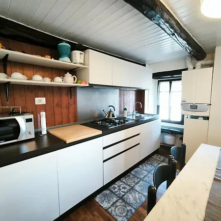 La Celestina Nyaraló *